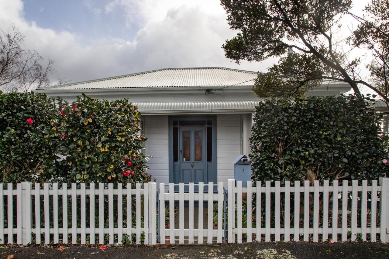 Cottage In The Heart Of Carterton エクステリア 写真