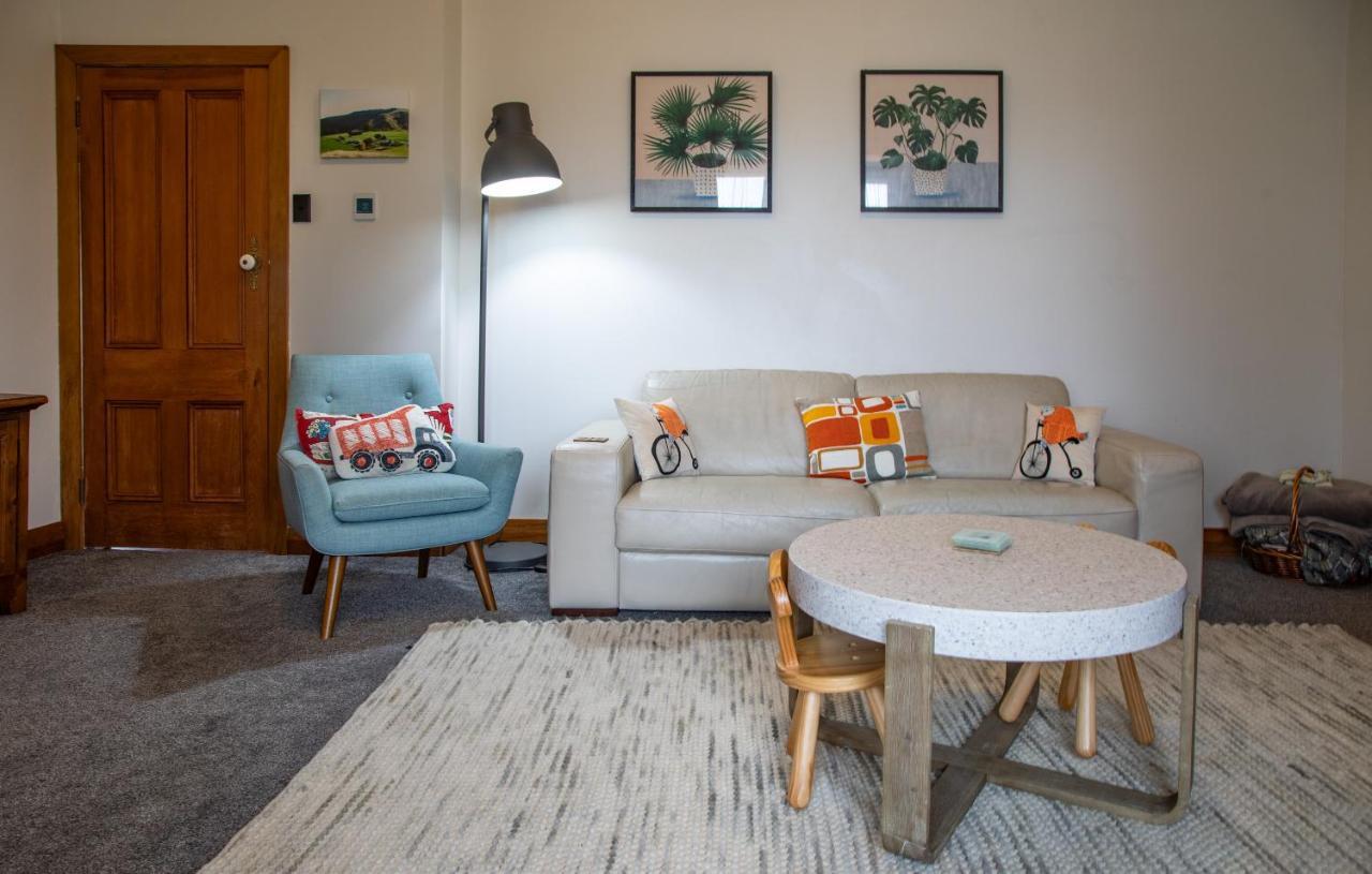 Cottage In The Heart Of Carterton エクステリア 写真