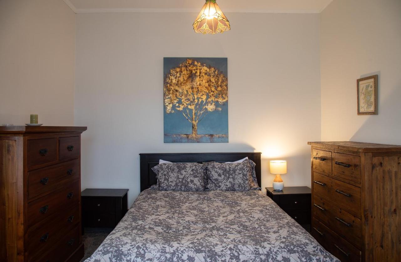 Cottage In The Heart Of Carterton エクステリア 写真