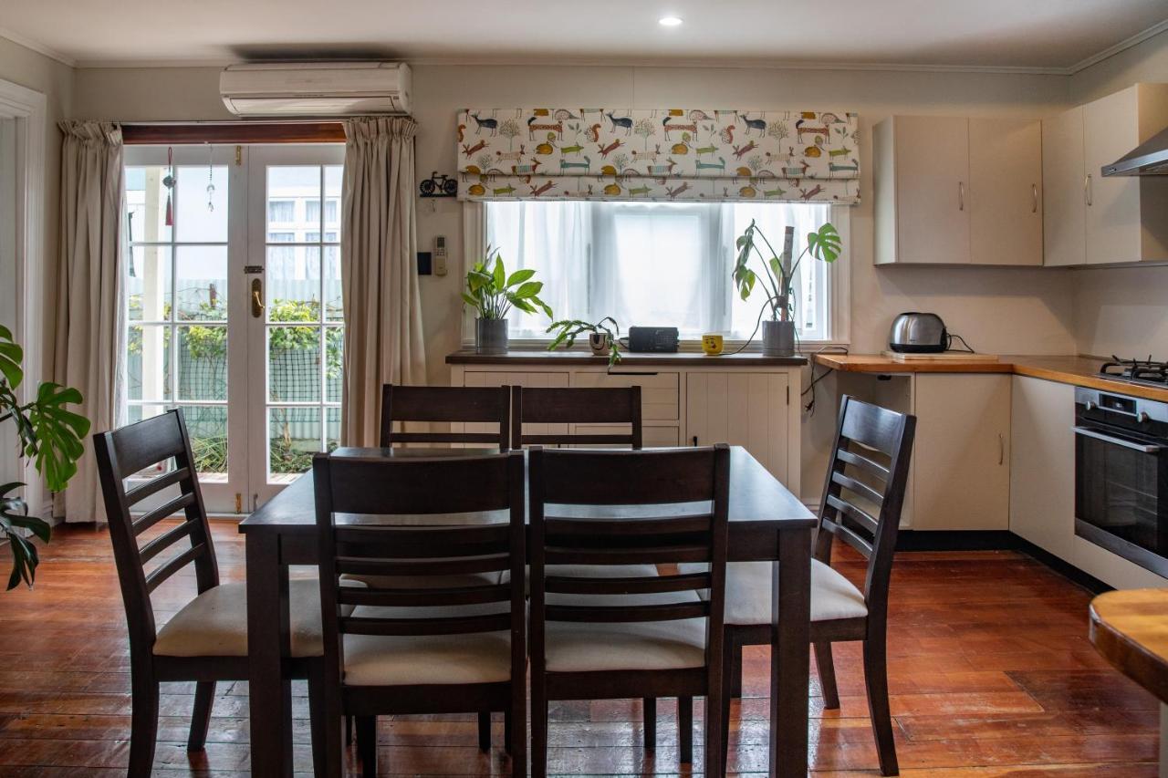 Cottage In The Heart Of Carterton エクステリア 写真