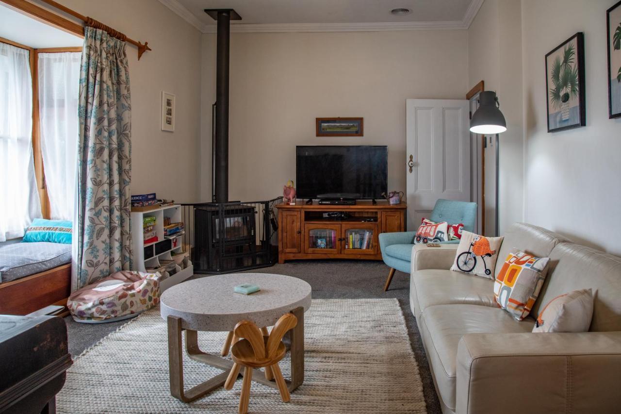 Cottage In The Heart Of Carterton エクステリア 写真